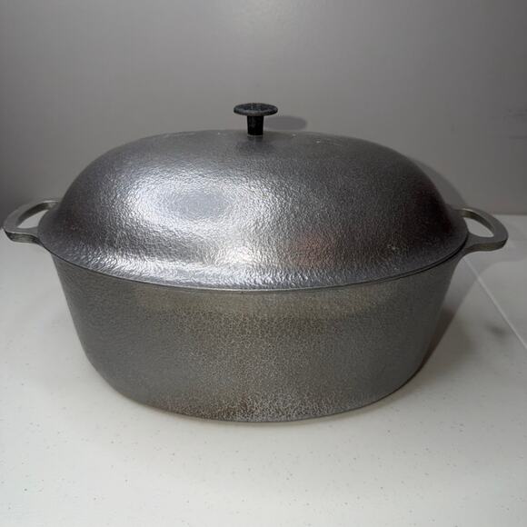 Vintage Club Hammered Aluminum Oval Roaster Dutch Oven With Hammered Lid 14" - Picture 1 of 5